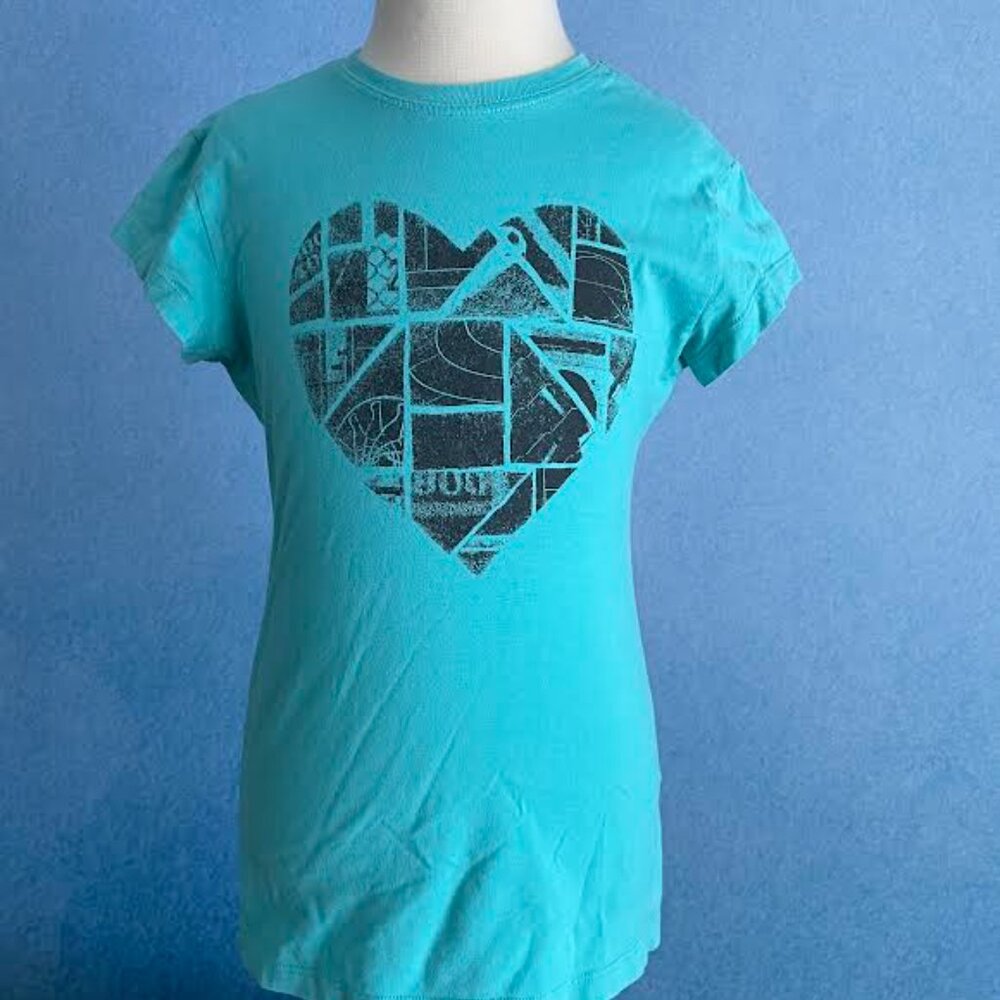 Nike Girls Medium Graphic short Sleeve T Shirt